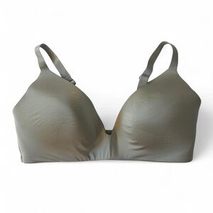 SKIMS Wireless Form Push Up Bra in Talc light green Size 40DD